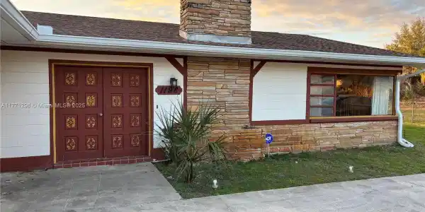 1198 N Country Club Dr