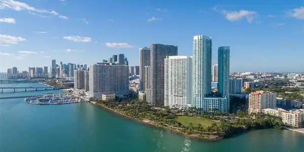 1900 N Bayshore Dr