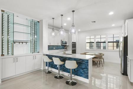 613 Windward N