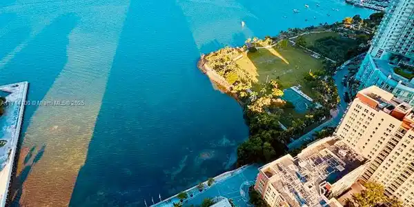 2020 N Bayshore Dr