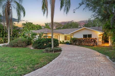 5930 SW 81 St