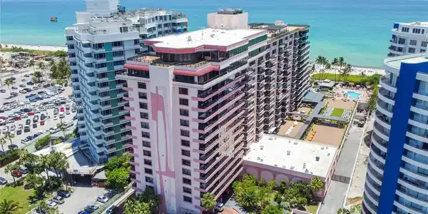 5225 Collins Ave