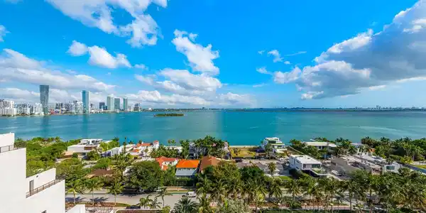 1000 Venetian Way
