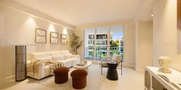 2301 Collins Ave