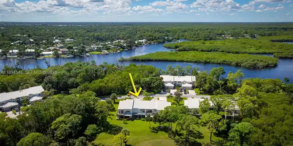 8853 SE Riverfront Ter