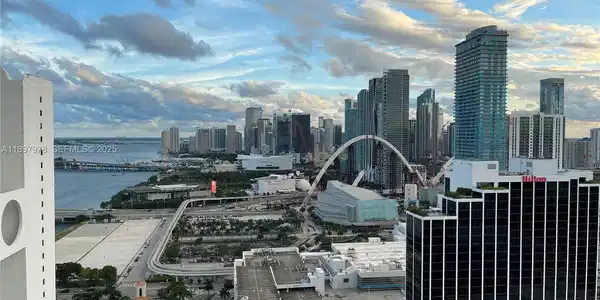 1750 N Bayshore Dr