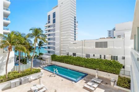 4391 Collins Ave