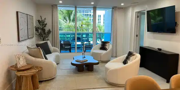 2301 Collins Ave