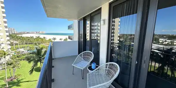 180 Seaview Ct
