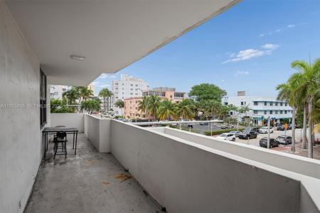 4301 Collins Ave