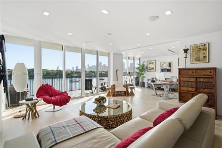 1000 Venetian Way