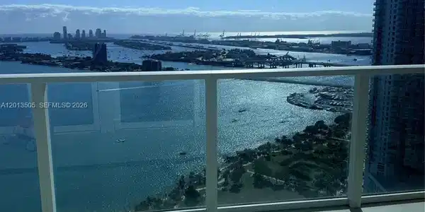 2020 N Bayshore Dr