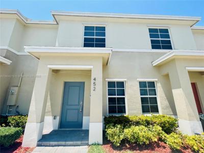 452 NE 4th St