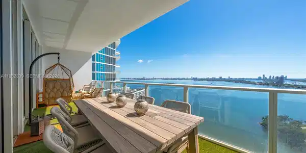 2020 N Bayshore Dr