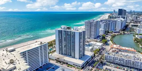 2655 Collins Ave