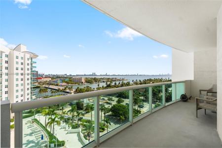 7900 Harbor Island Dr