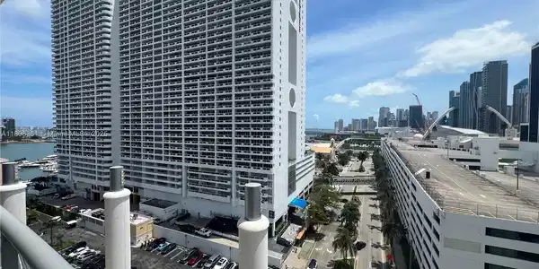 1750 N Bayshore Dr