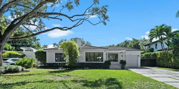 5840 SW 77th Ter
