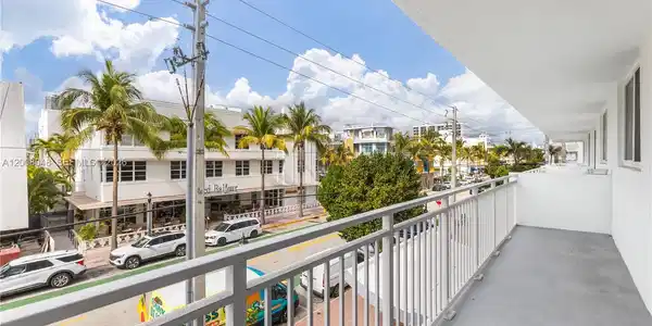 345 Ocean Dr