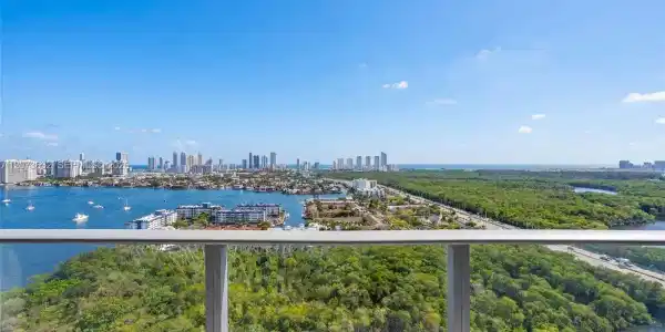 16385 Biscayne Blvd