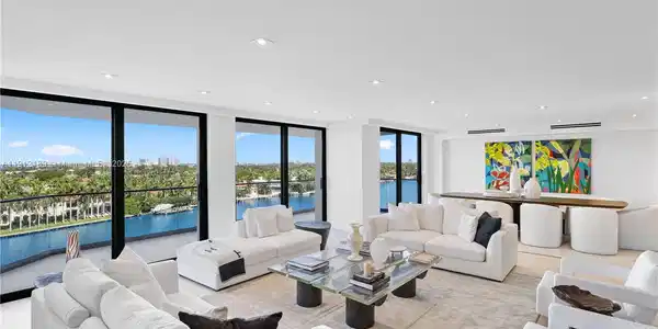 5500 Collins Ave