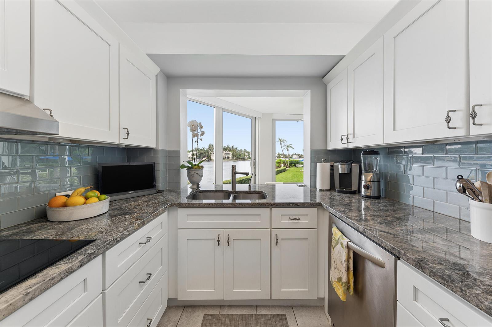 Image 4: Kitchen - 3