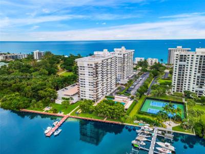 2121 N Ocean Blvd