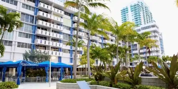 800 West Ave