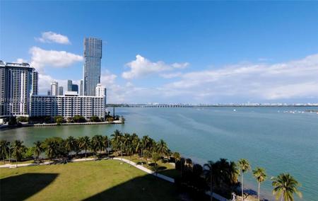 1900 N Bayshore Dr