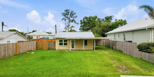 996 SW 34th
