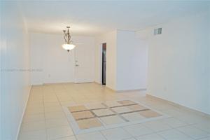 947 Lenox Ave Unit 203