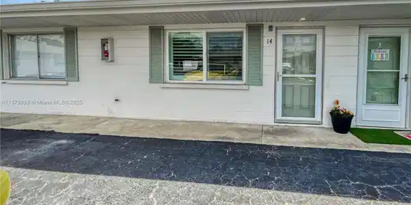 525 Manatee Ct
