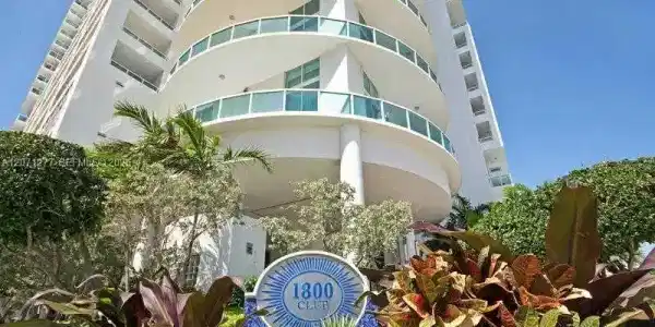 1800 N Bayshore Dr