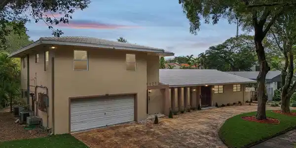525 NE 58th