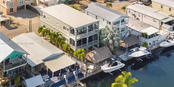 1515 Aqueduct Ln