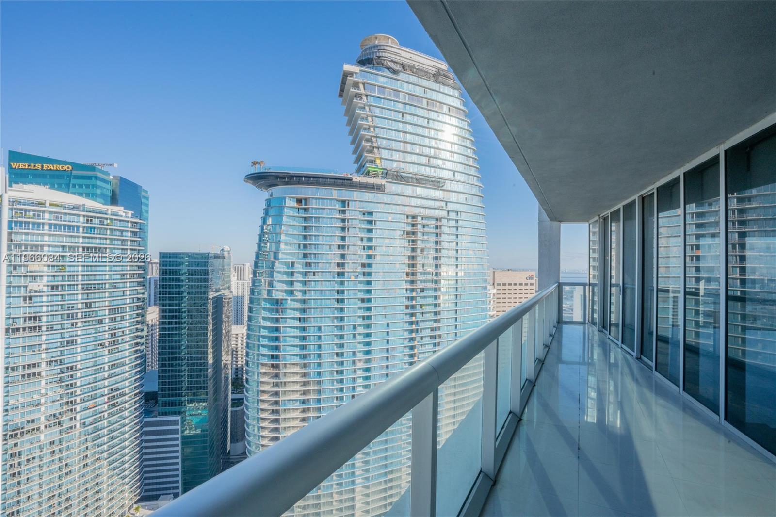 Image 2: #iconbrickell#buyinmiamiflorida#luisurcuyo#brickellrealestate