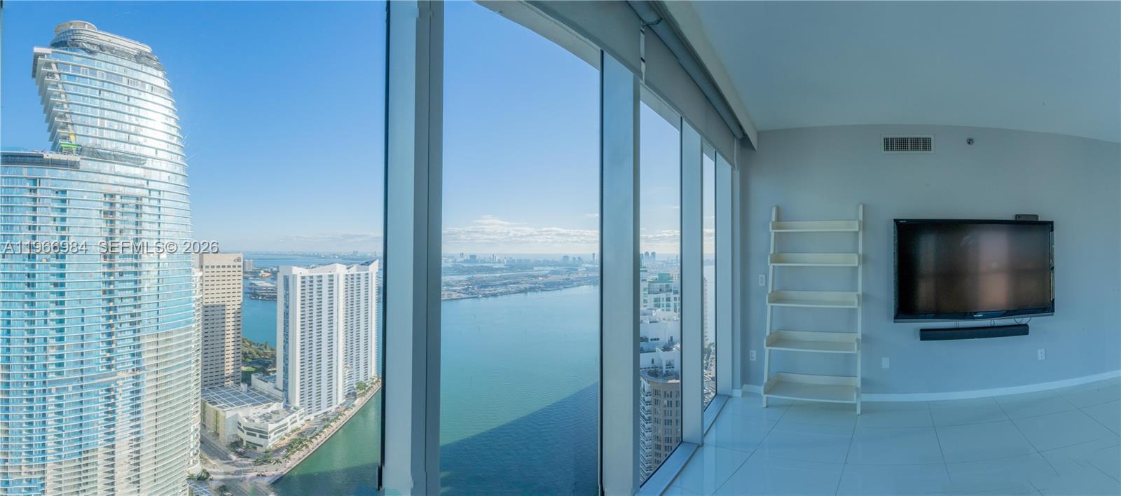 Image 3: #iconbrickell#buyinmiamiflorida#luisurcuyo#brickellrealestate