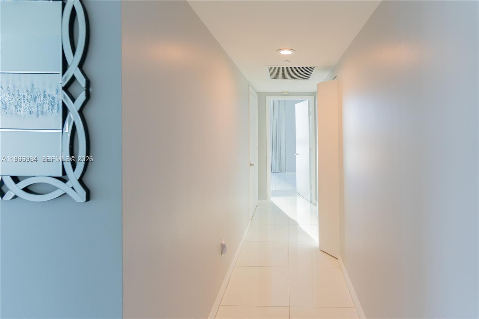 Image 4: #iconbrickell#buyinmiamiflorida#luisurcuyo#brickellrealestate