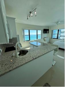 6345 Collins Ave