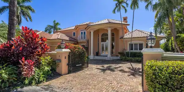 4 Isla Bahia