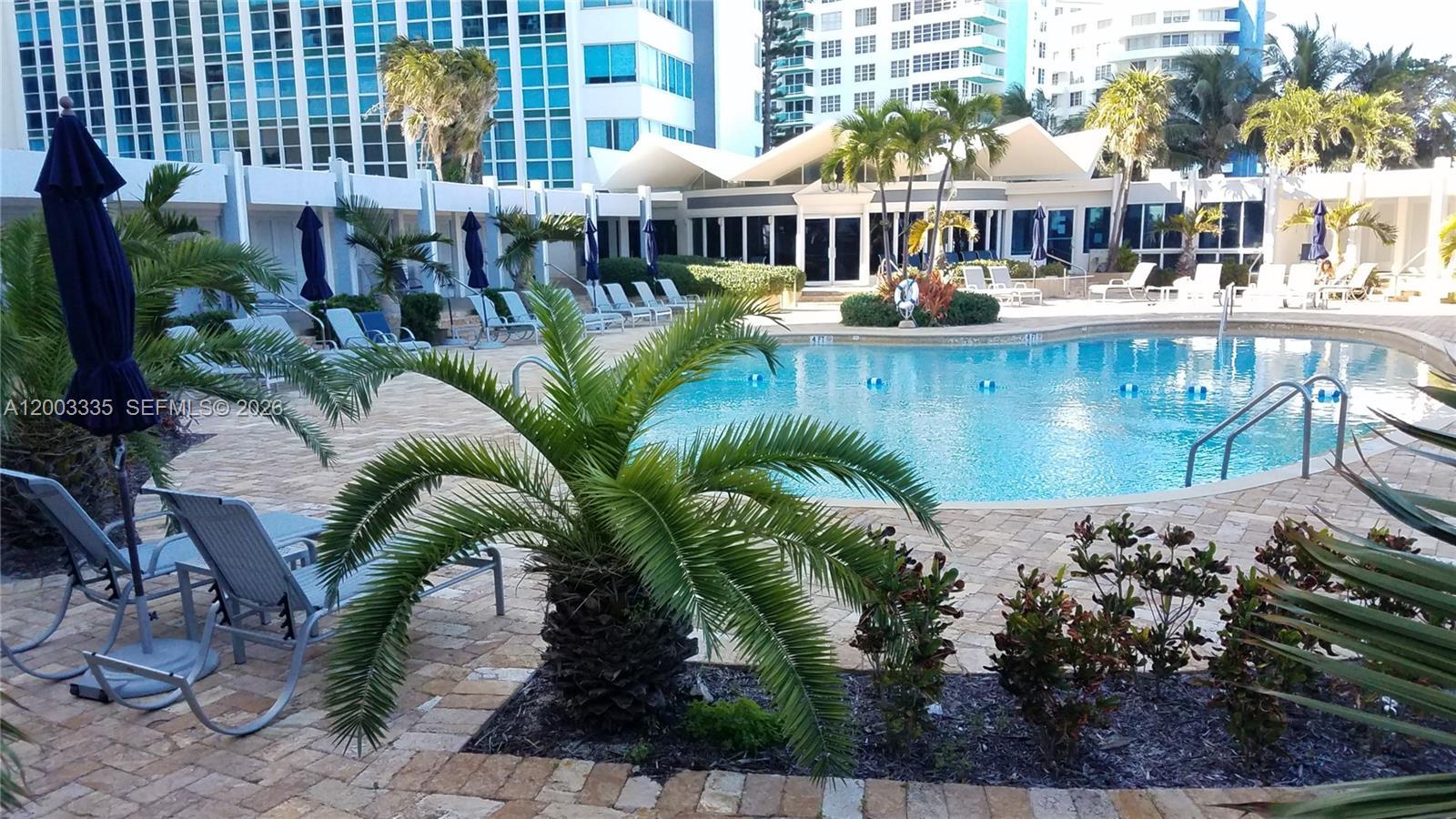 Image 3: Pool with gym by beach