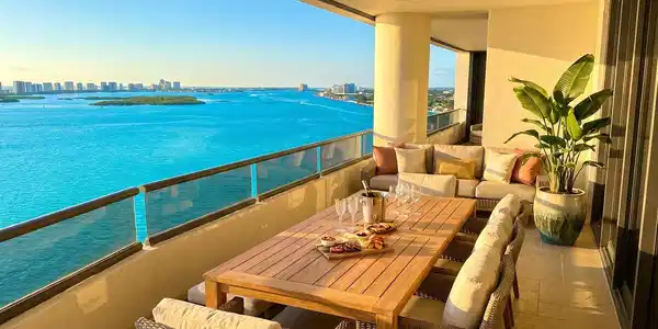 100 Lakeshore