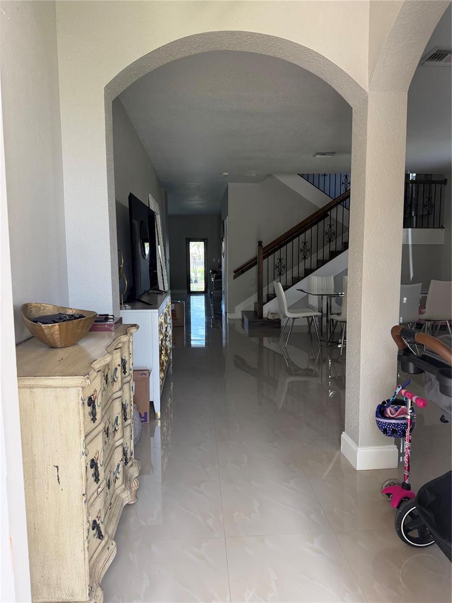 Image 2: Photo 2