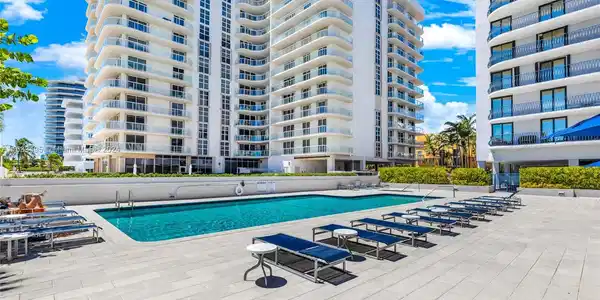 8877 Collins Ave