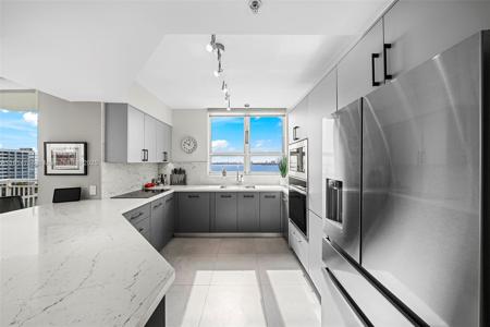 2000 N Bayshore Dr