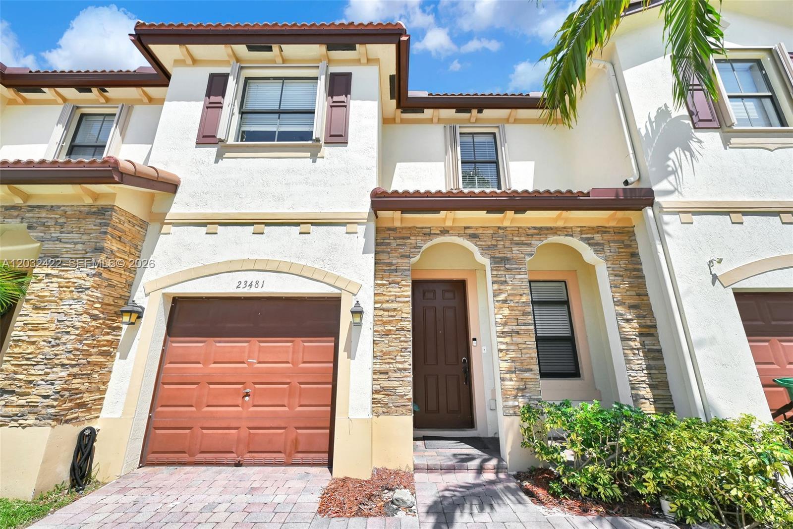 Image 2: Stylish and full of amenities