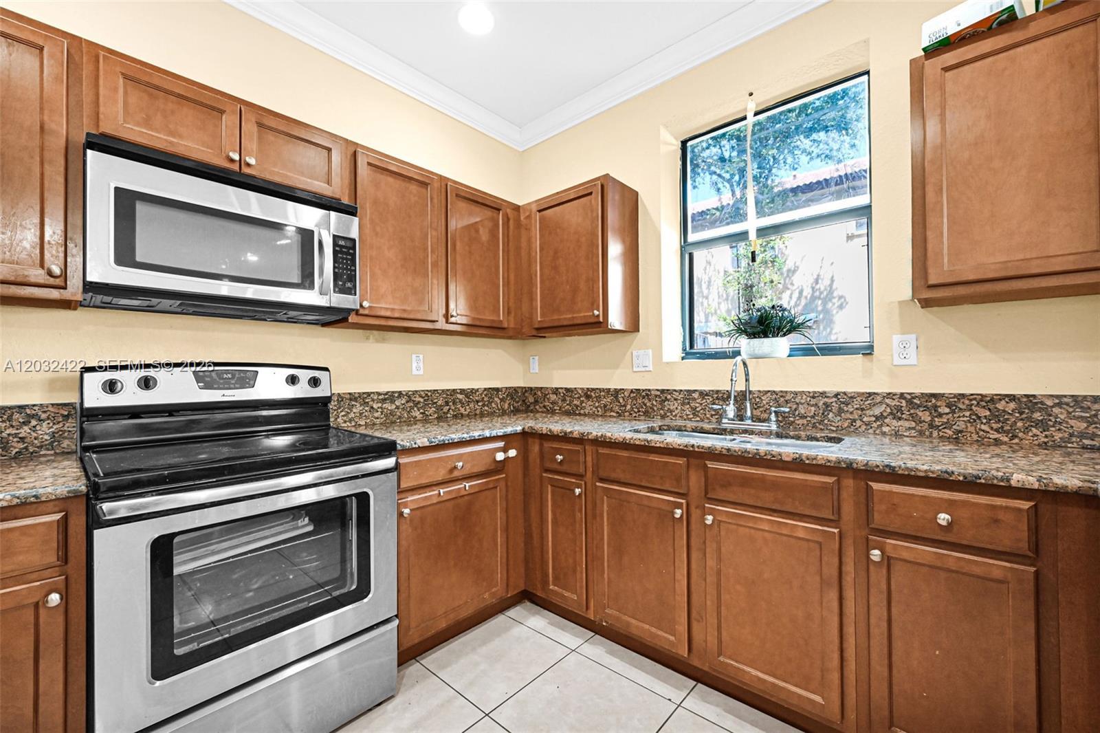 Image 4: Gourmet Kitchen