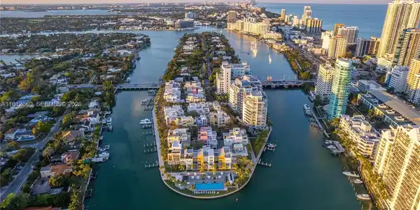 6101 Aqua Ave