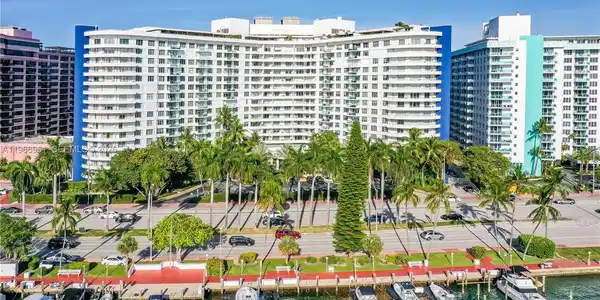 5161 Collins Ave