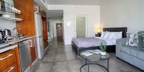 1052 Ocean Dr